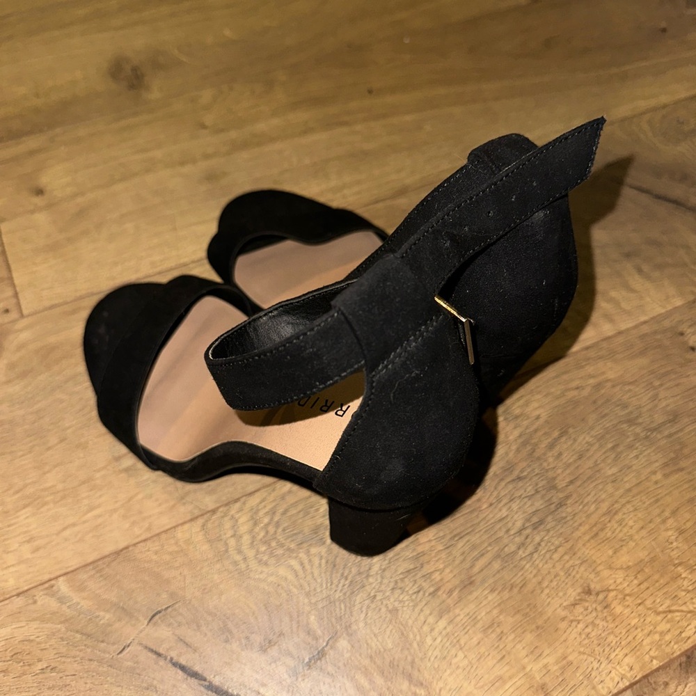 BASIC BLACK HEELS *WIDE FEET FRIENDLY*